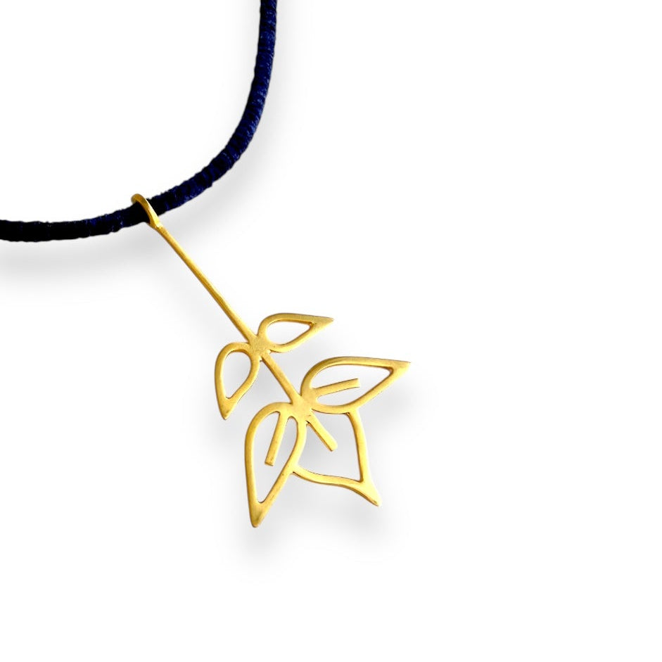 Halskette mit Eschenhalsband