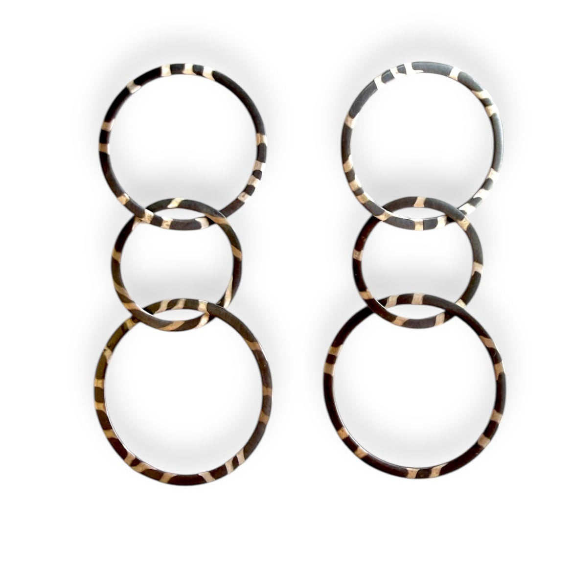 Ineinandergreifende Kreis-Ohrringe