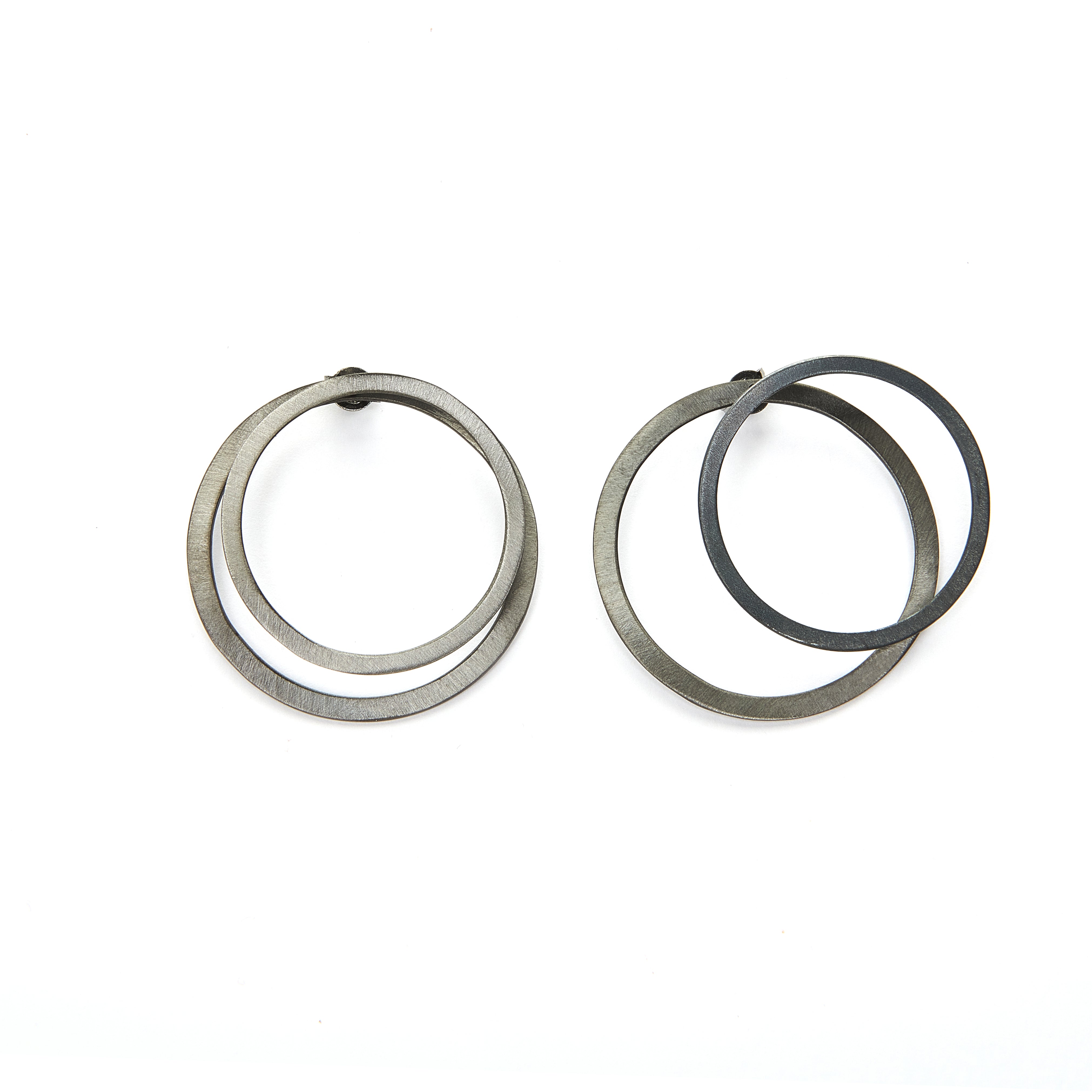 Circle ear jacket earrings in silver 925 or brass, gold-plated or platinum-plated that can be worn in more than one configuration. Wear both front and back geometric earrings in the front of the ear for a classy statement, just the front stud earrings for a minimal look, or add the back earrings for a special and unique look