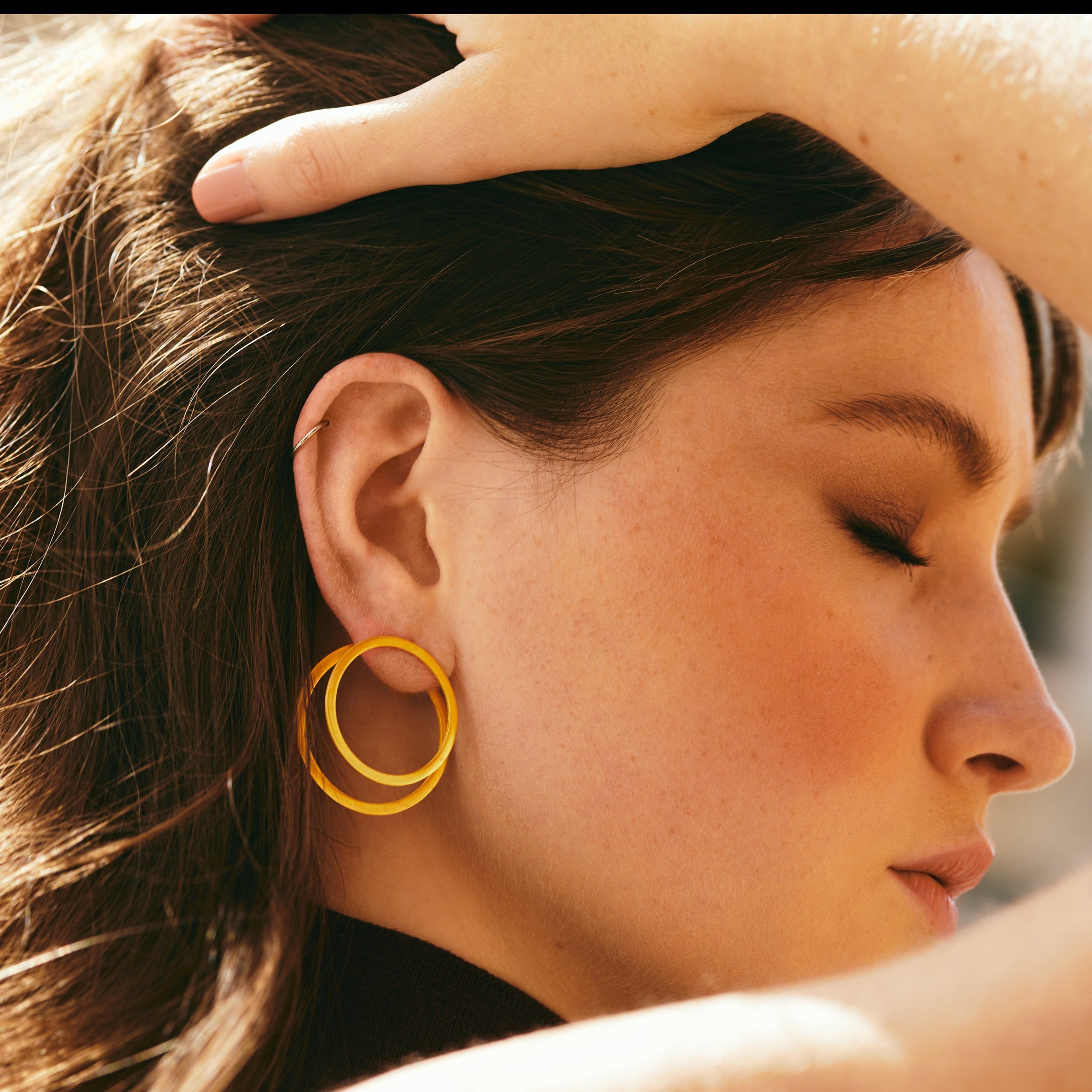 Circle ear jacket earrings