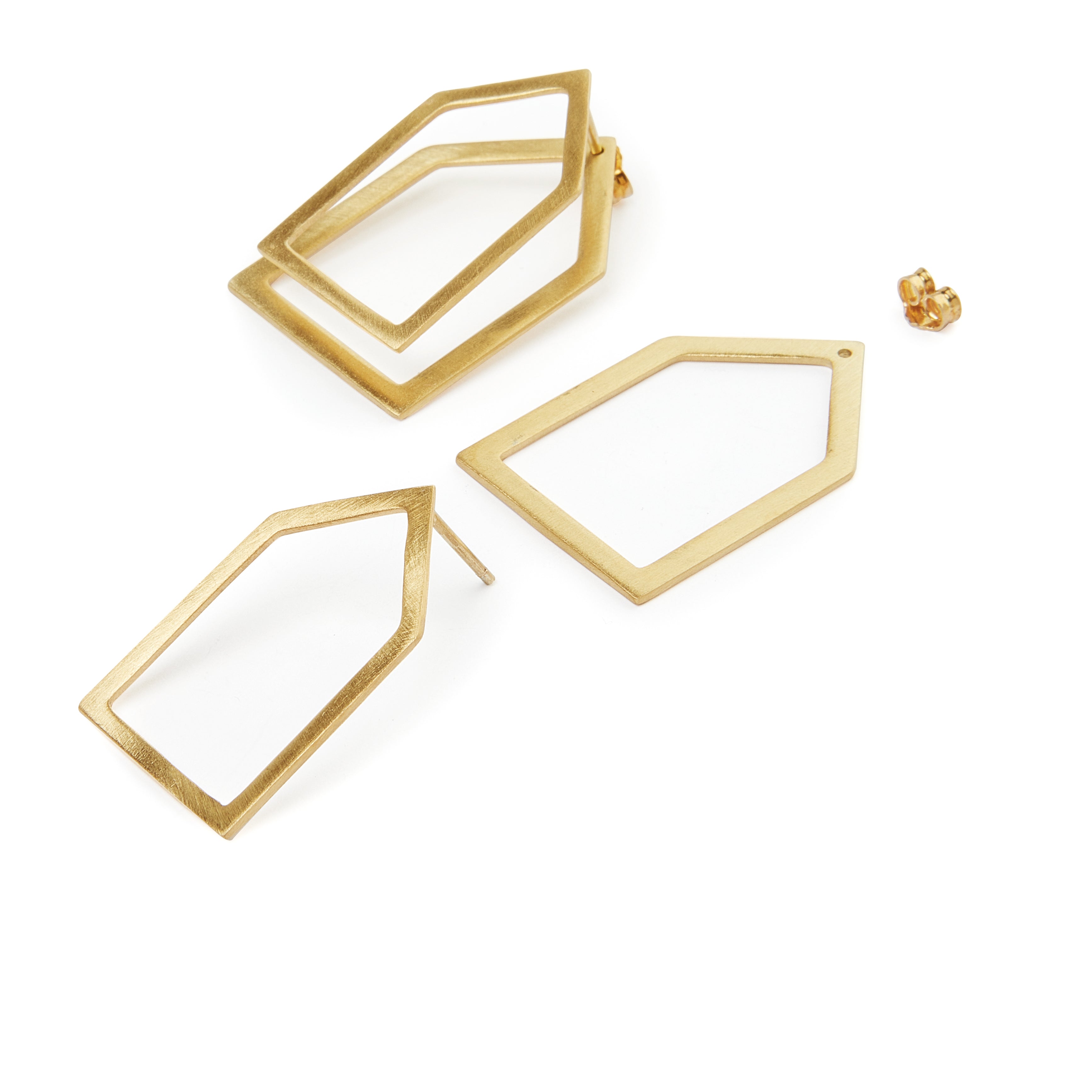 Minimal home ear jackets, comprised of two elements that can be worn together in 2 different ways, or as a single eye-catching earring. Geometric front and back earrings, made of gold-plated or platinum plated silver 925