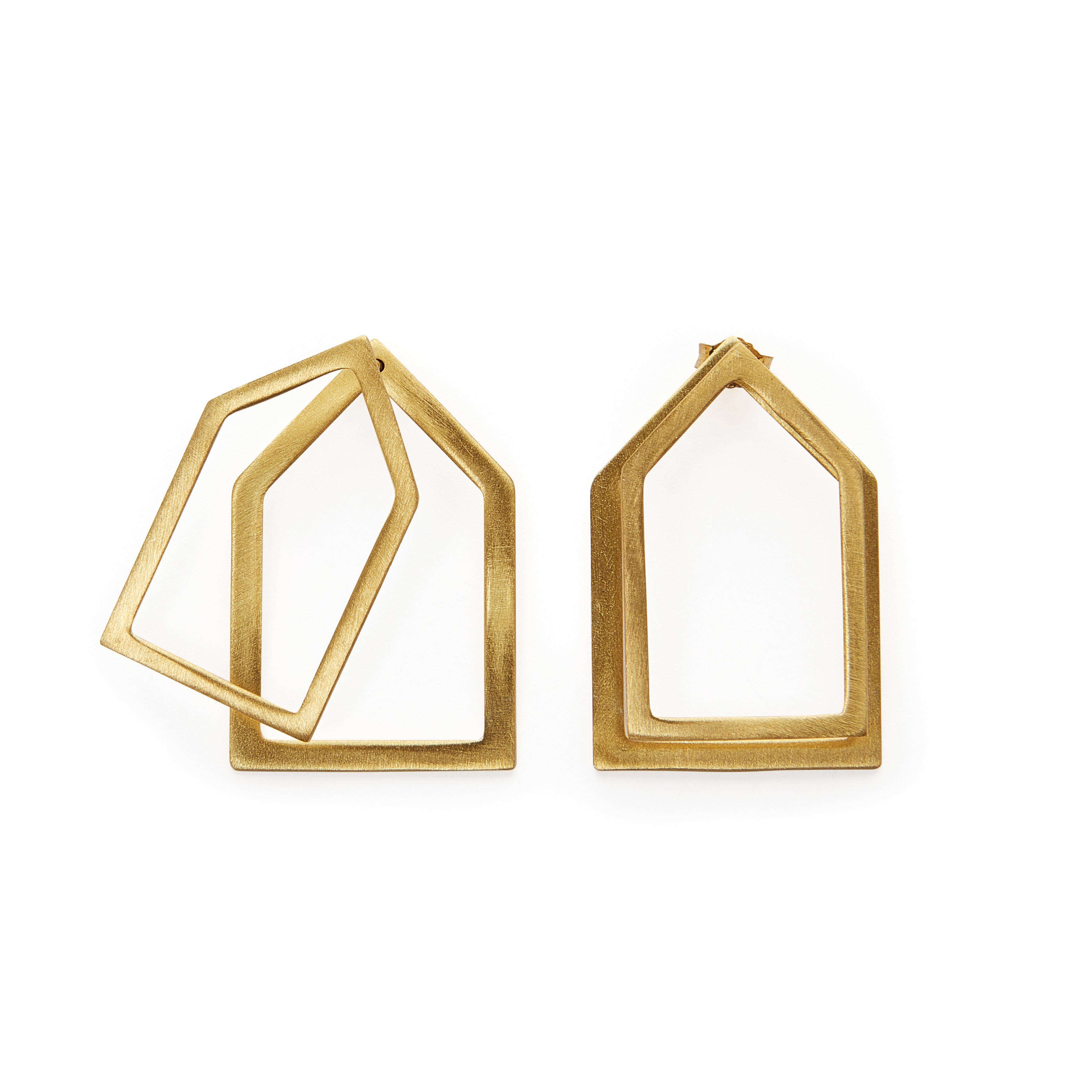 Minimal home ear jackets, comprised of two elements that can be worn together in 2 different ways, or as a single eye-catching earring. Geometric front and back earrings, made of gold-plated or platinum plated silver 925